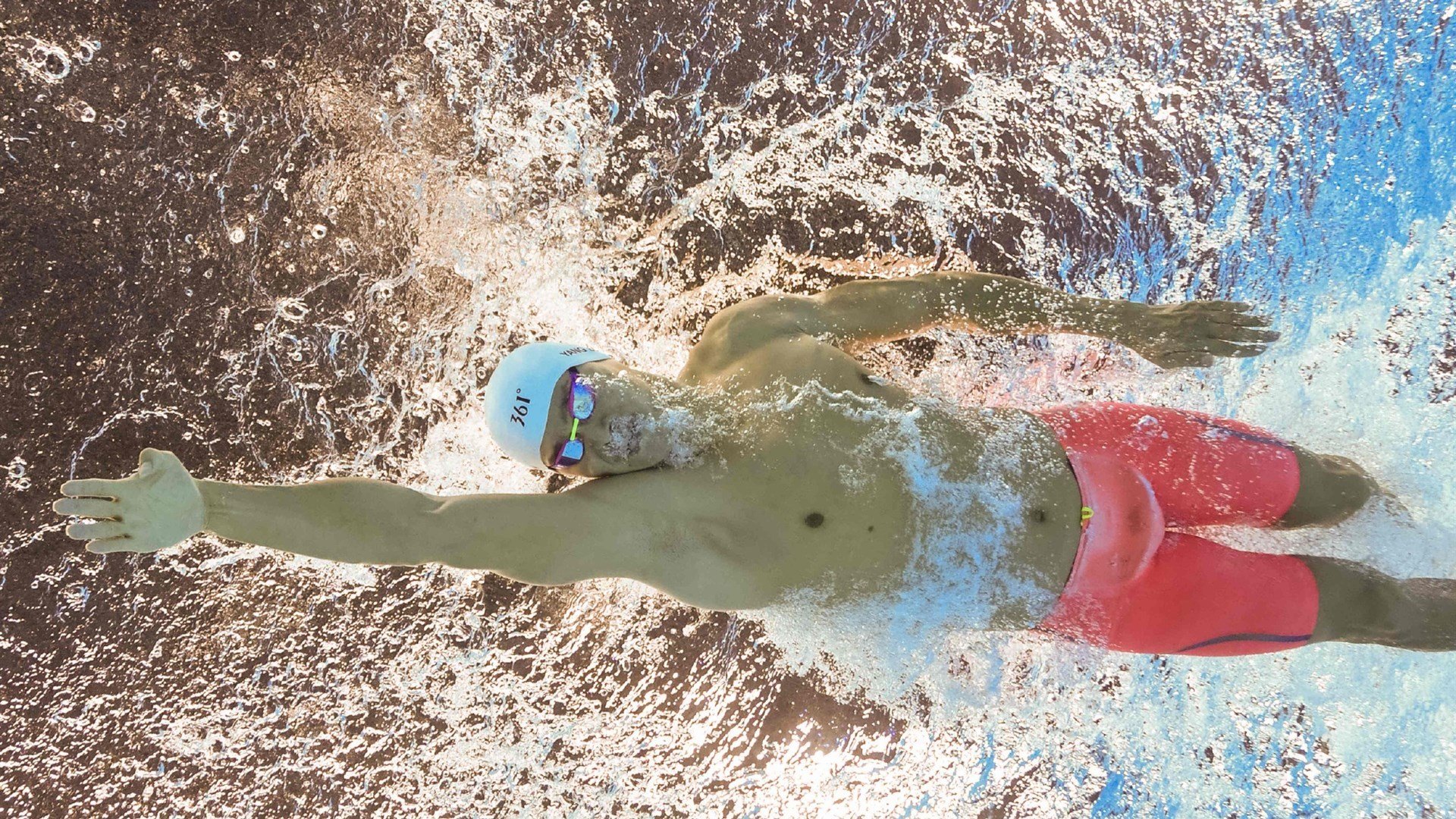 《新星崛起：年轻选手在电竞舞台闪耀》，新崛起的一颗新星